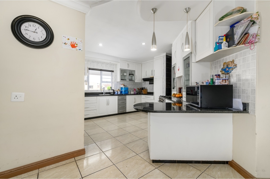 5 Bedroom Property for Sale in Summerstrand Eastern Cape